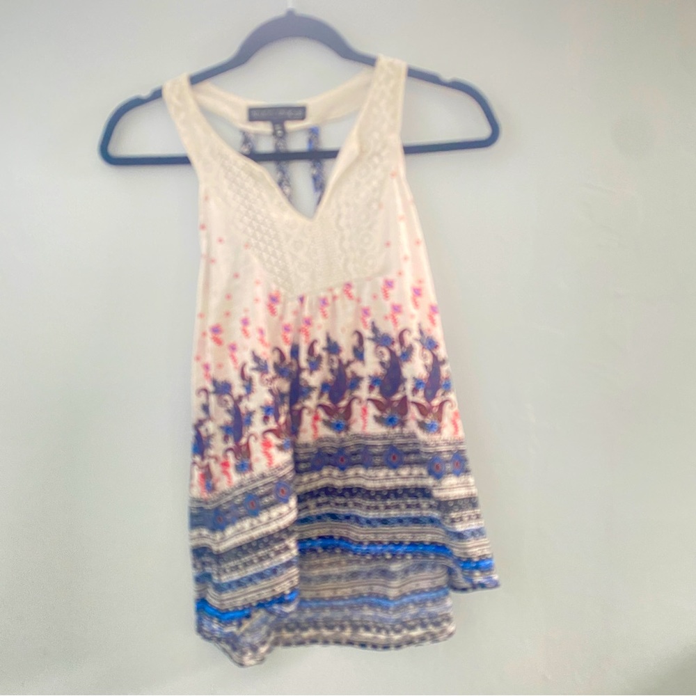 Almost Famous Medium Women’s Tank Blouse Sleeveless White Blue Pink Paisley Top